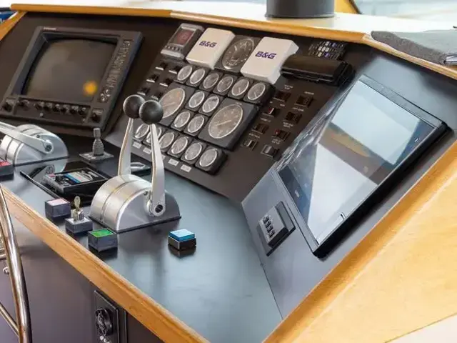 Hatteras 80 Cockpit Motor Yacht