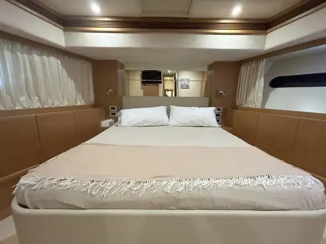 Ferretti Yachts 780 Ht