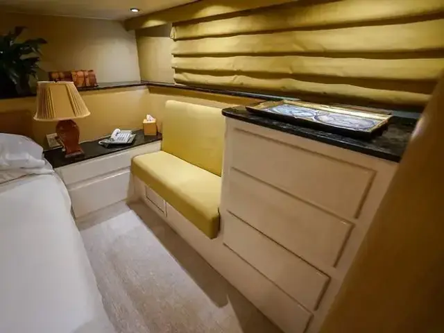 Hatteras 80 Cockpit Motor Yacht