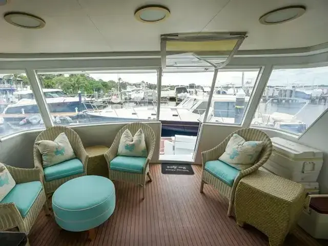 Hatteras 80 Cockpit Motor Yacht