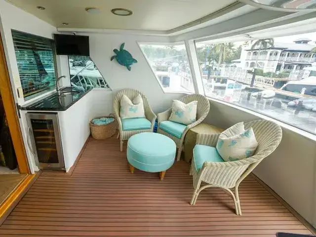 Hatteras 80 Cockpit Motor Yacht