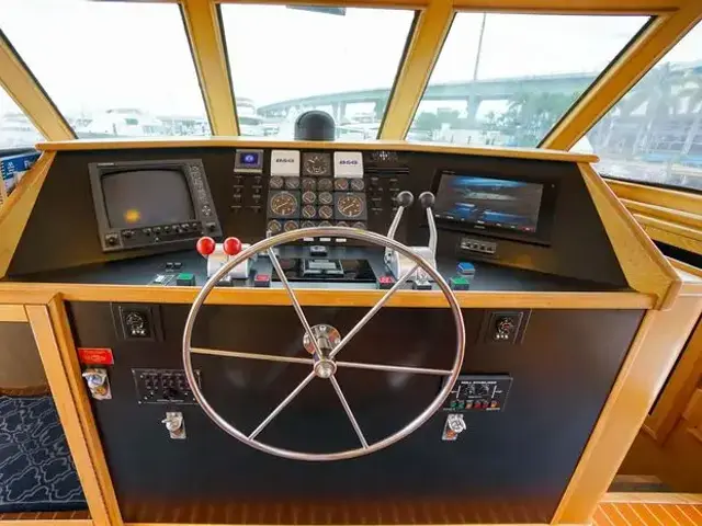 Hatteras 80 Cockpit Motor Yacht