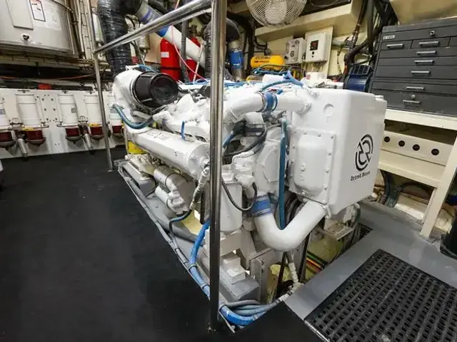 Hatteras 80 Cockpit Motor Yacht