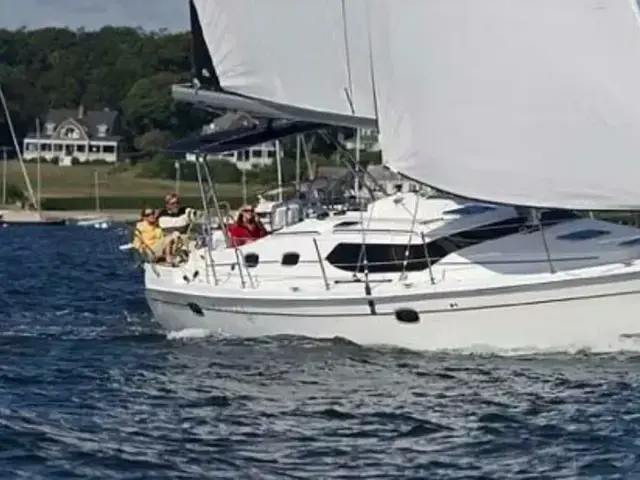 Hunter 45 Deck Salon for sale in United States of America for $189,500 (£149,472)