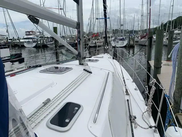 Hunter 45 Deck Salon