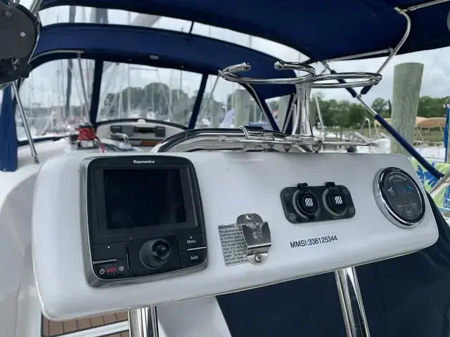 Hunter 45 Deck Salon