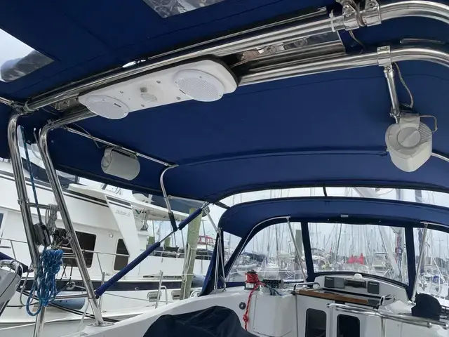 Hunter 45 Deck Salon