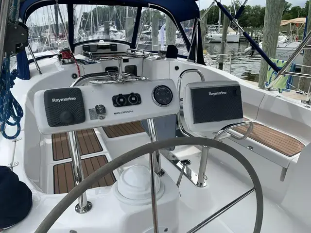 Hunter 45 Deck Salon