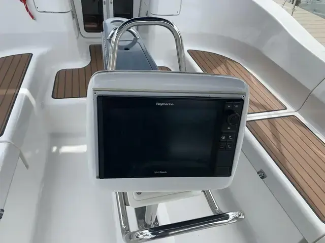 Hunter 45 Deck Salon