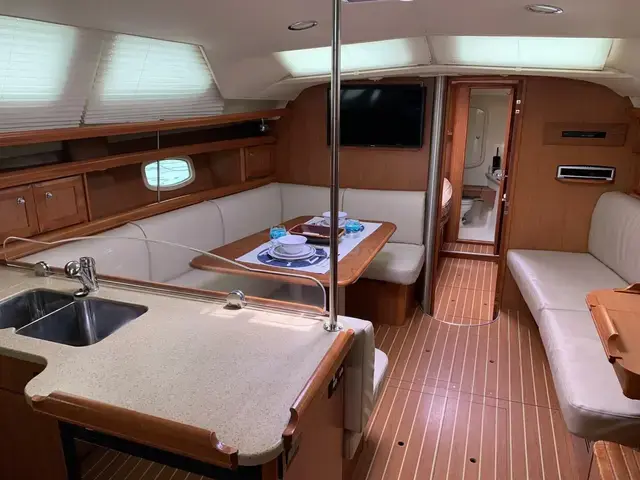 Hunter 45 Deck Salon