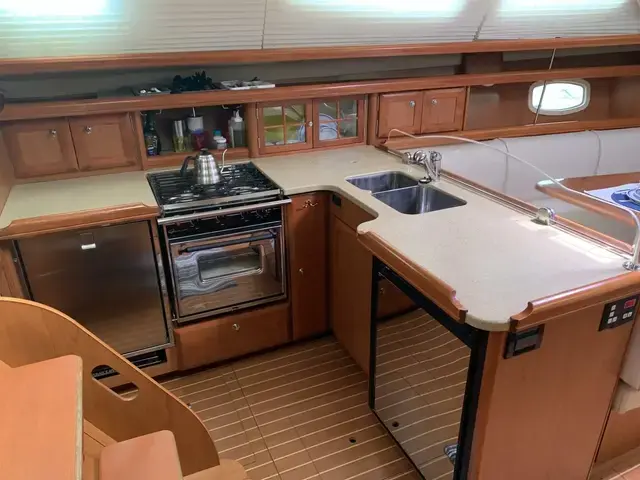 Hunter 45 Deck Salon