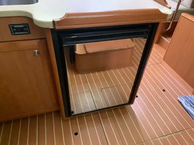 Hunter 45 Deck Salon