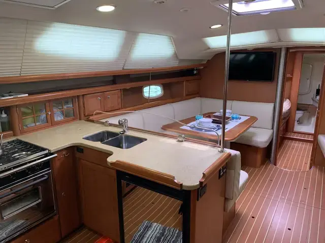 Hunter 45 Deck Salon