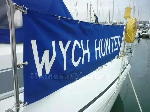 Hunter Channel 32