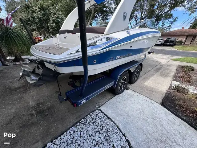 Regal 2100 Bowrider