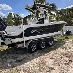 2019 Robalo R242 Explorer CC