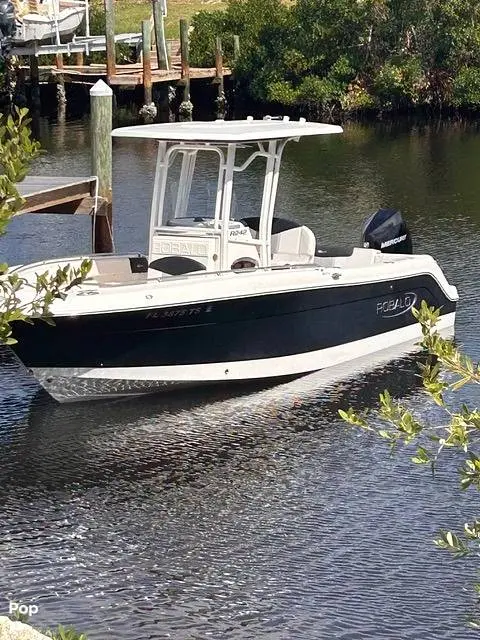 2019 Robalo r242 explorer cc