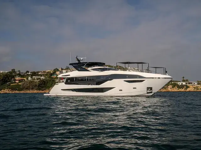 Sunseeker Yacht 105