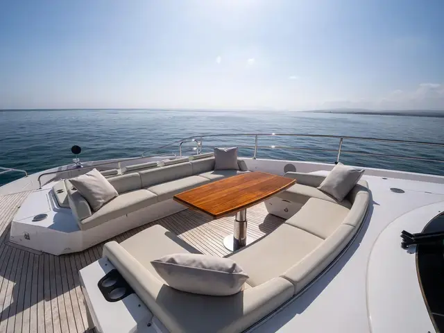 Sunseeker Yacht 105