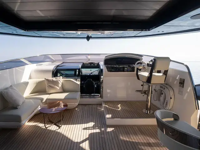 Sunseeker Yacht 105