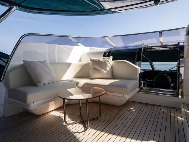 Sunseeker Yacht 105