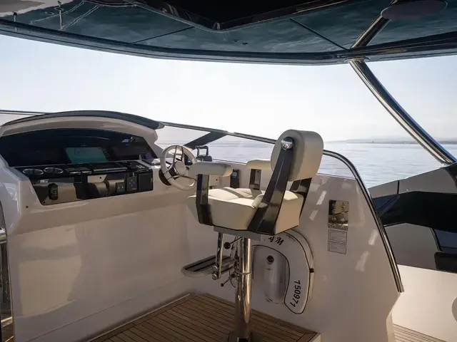 Sunseeker Yacht 105