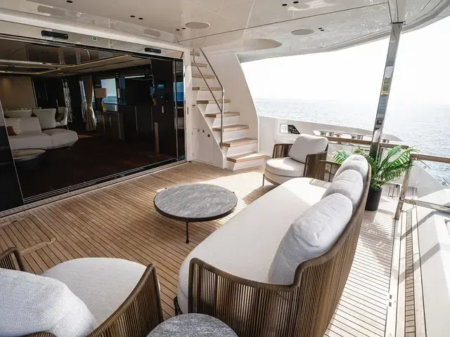 Sunseeker Yacht 105