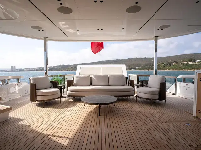 Sunseeker Yacht 105