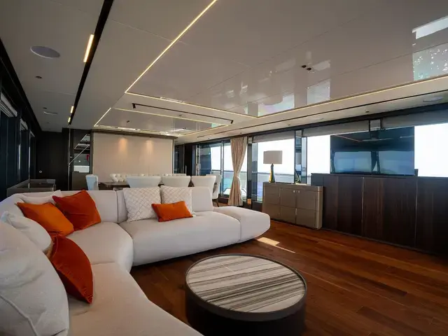 Sunseeker Yacht 105