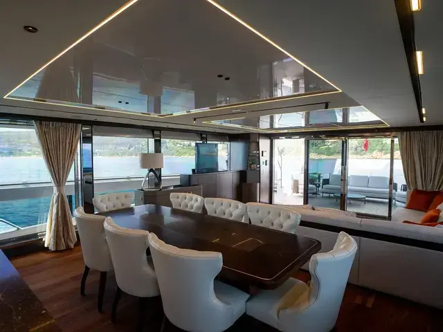 Sunseeker Yacht 105