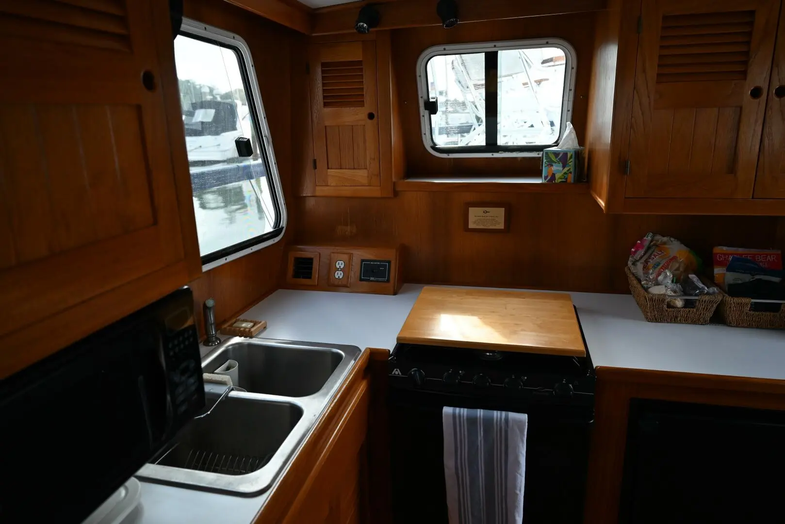 2005 Monk flybridge trawler