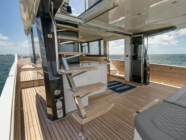 Okean 52