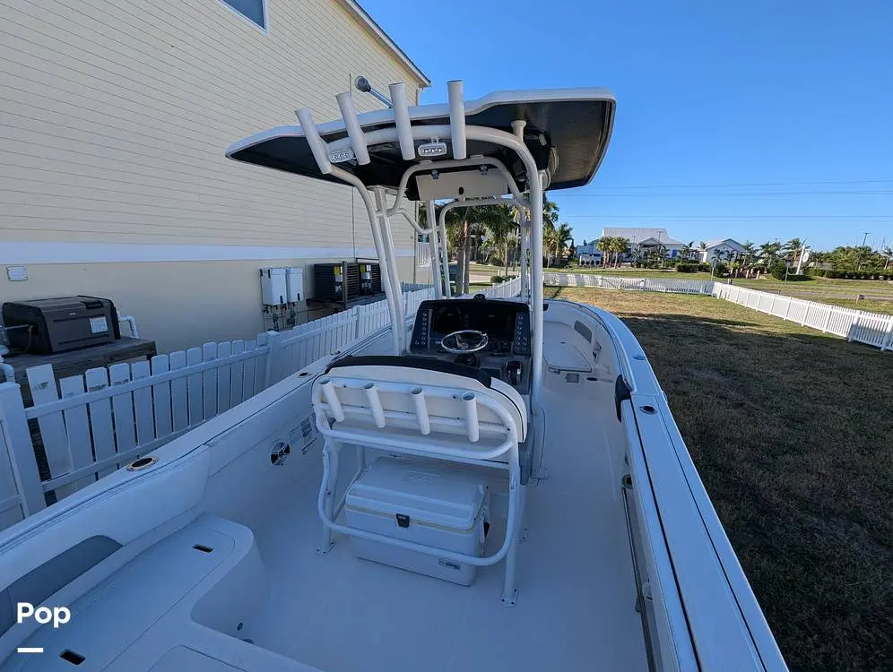 2019 Robalo r242 explorer cc