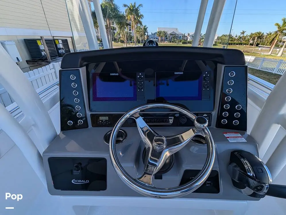 2019 Robalo r242 explorer cc