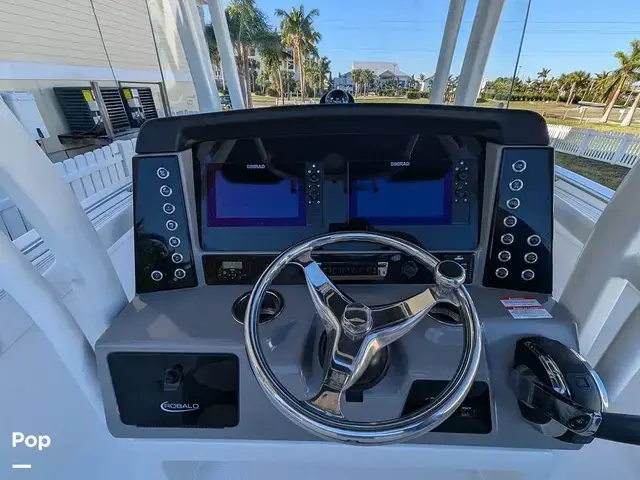 Robalo R242 Explorer CC