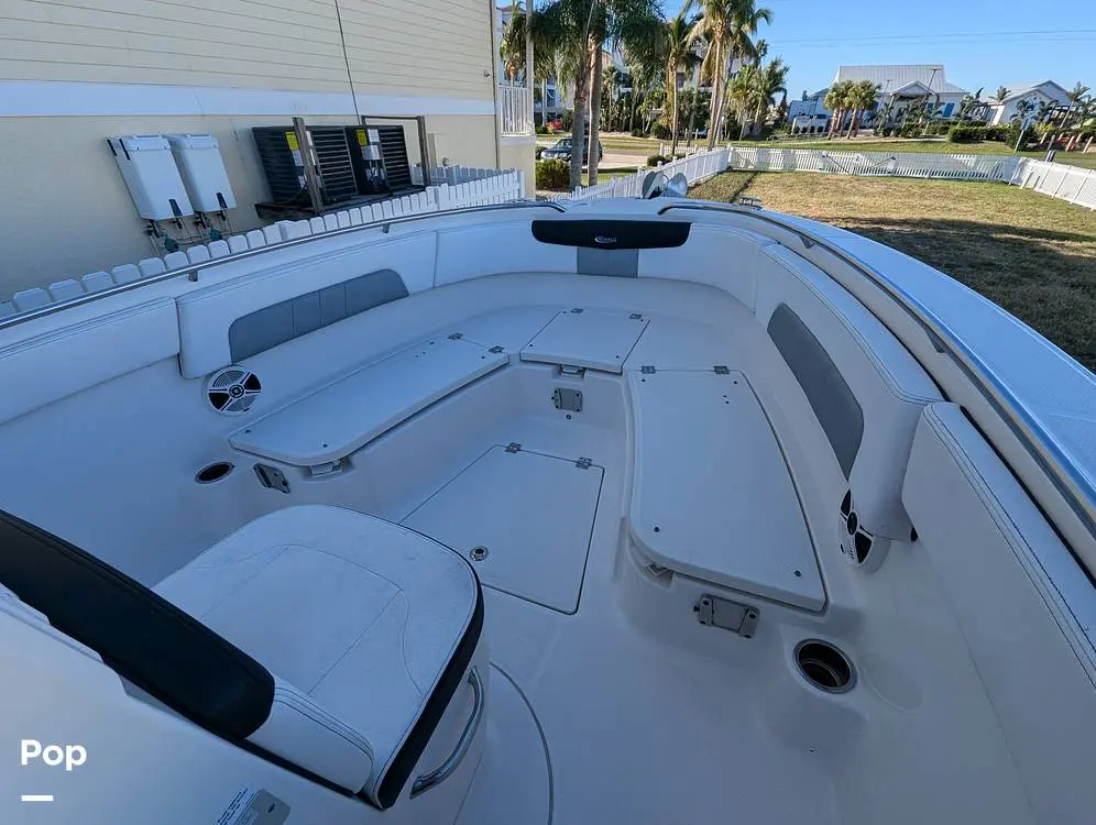 2019 Robalo r242 explorer cc