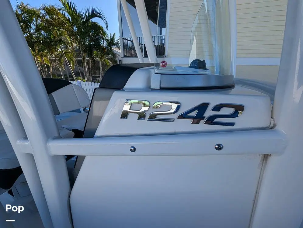 2019 Robalo r242 explorer cc