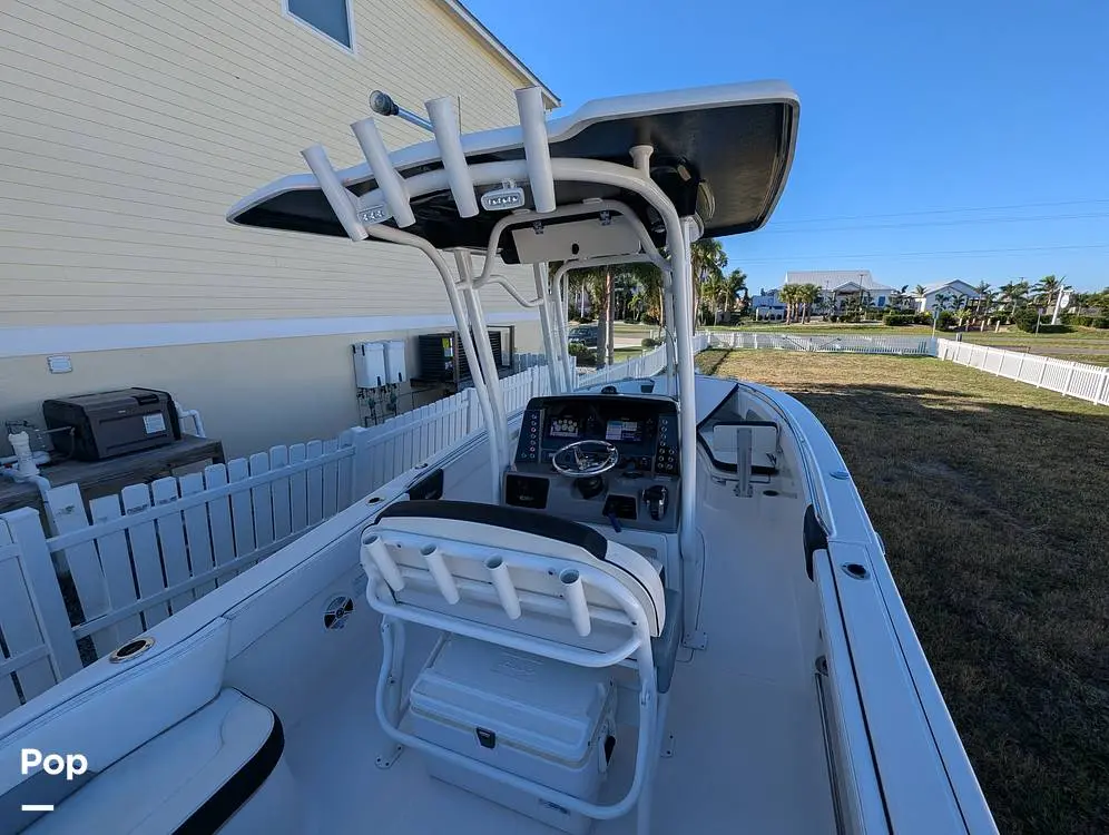 2019 Robalo r242 explorer cc