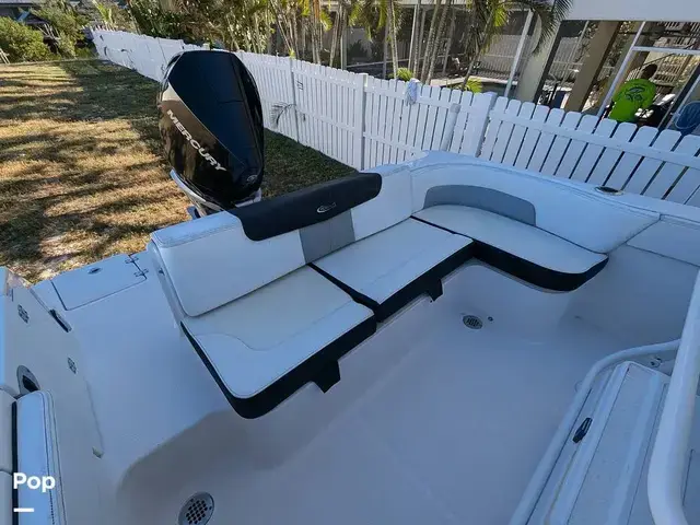 Robalo R242 Explorer CC