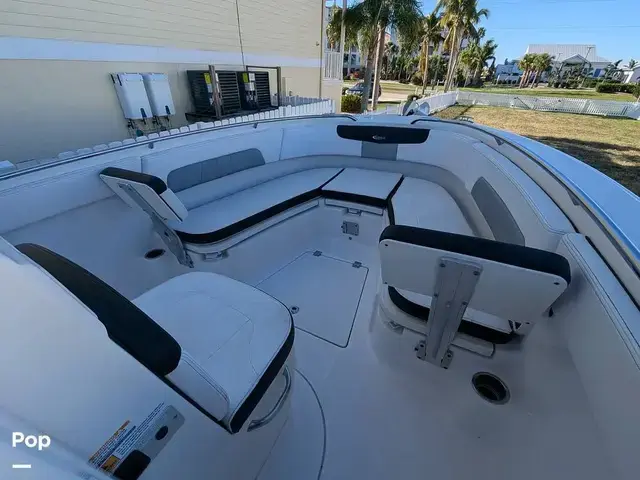 Robalo R242 Explorer CC