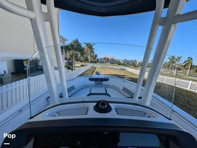 Robalo R242 Explorer CC