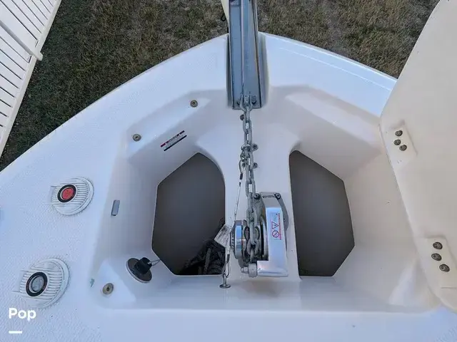 Robalo R242 Explorer CC