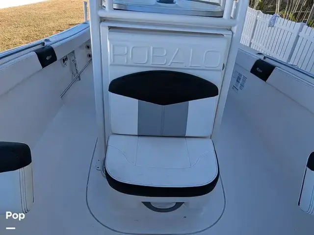 Robalo R242 Explorer CC