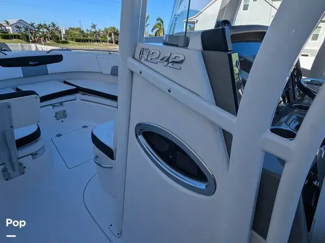 Robalo R242 Explorer CC