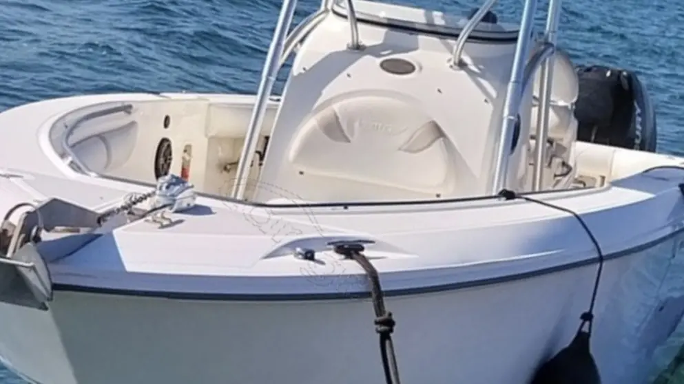 2006 Boston Whaler 270 outrage