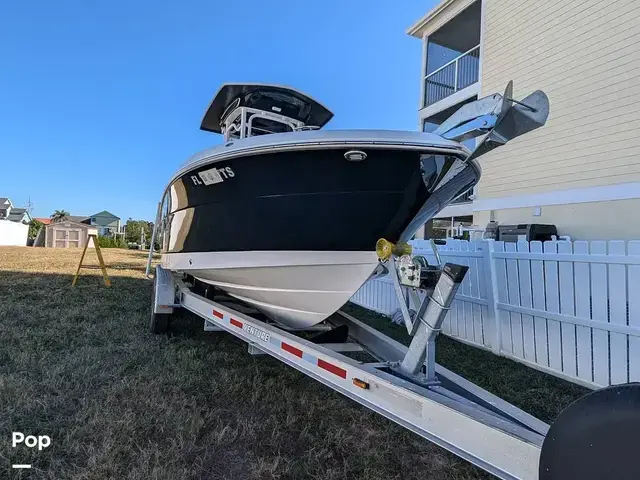 Robalo R242 Explorer CC