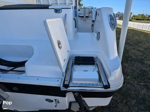 Robalo R242 Explorer CC