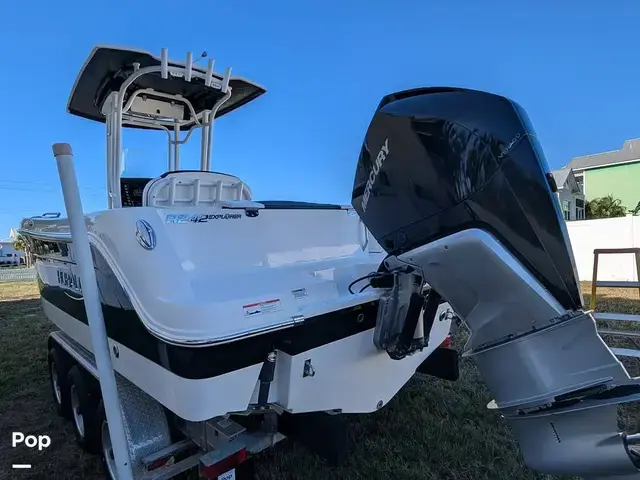 Robalo R242 Explorer CC