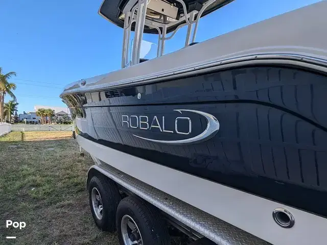 Robalo R242 Explorer CC