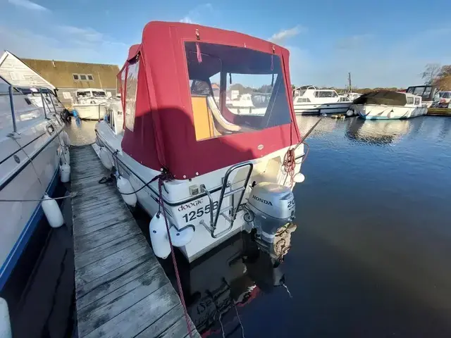 Viking 20 Cockpit Cruiser